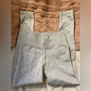 NWOT Aerie Offline Gray Patterned Leggings
